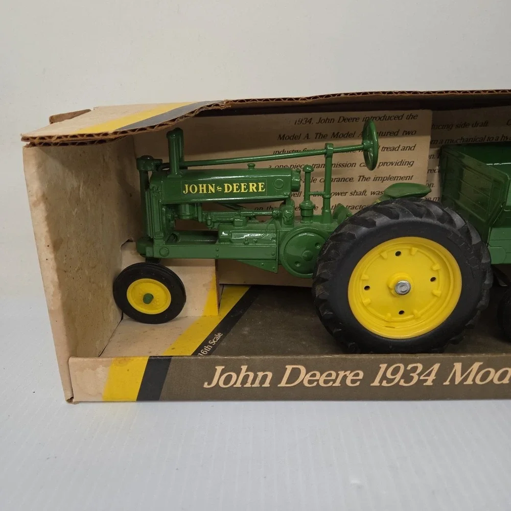ERTL John Deere 1934 Model A Tractor And Wagon Set 1/16 Scale Diecast